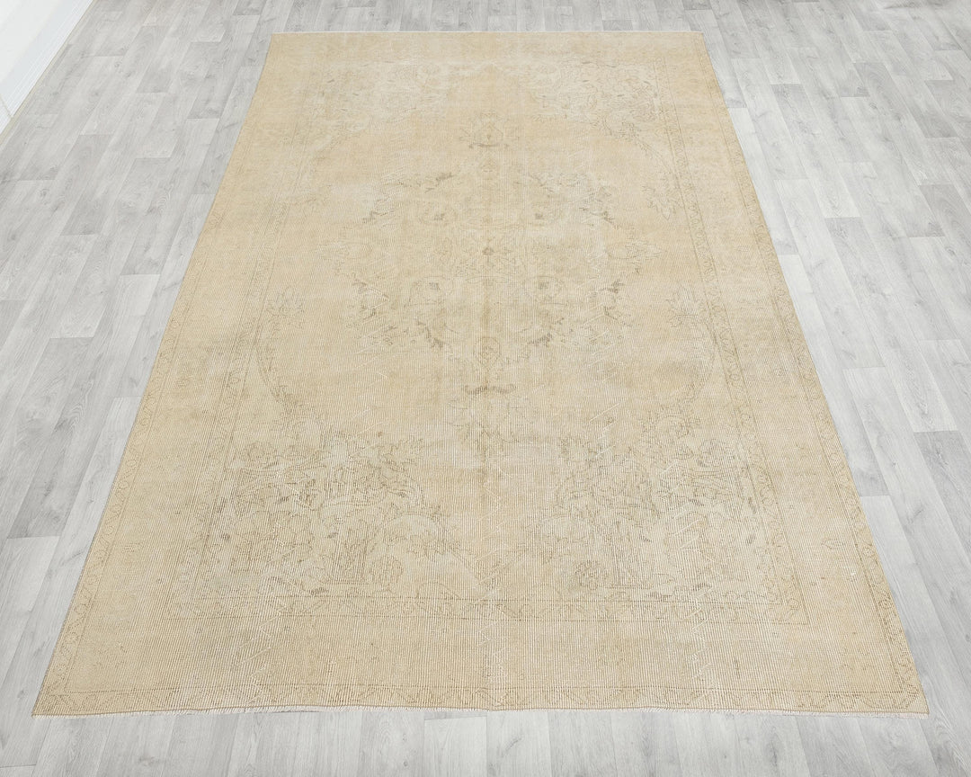 Beige Oushak Rug 6' 5" x 10' 2" | No. VR54028