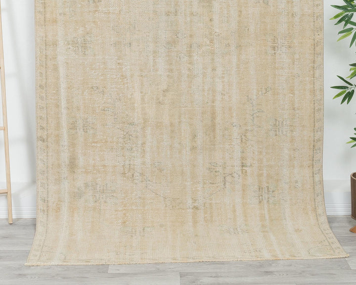Beige Oushak Rug 4' 6" x 8' | No. VR56598
