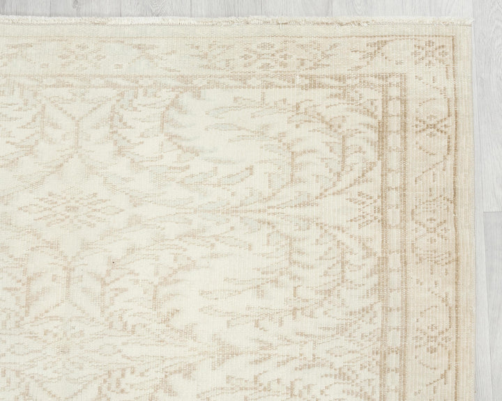 Beige Oushak Rug 4' 7" x 7' 7" | No. VR16893