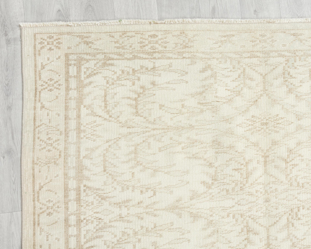 Beige Oushak Rug 4' 7" x 7' 7" | No. VR16893