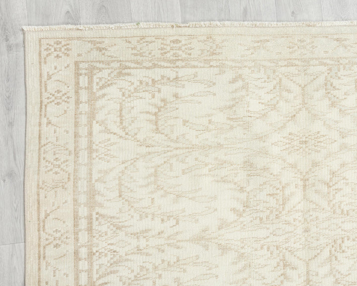 Beige Oushak Rug 4' 7" x 7' 7" | No. VR16893
