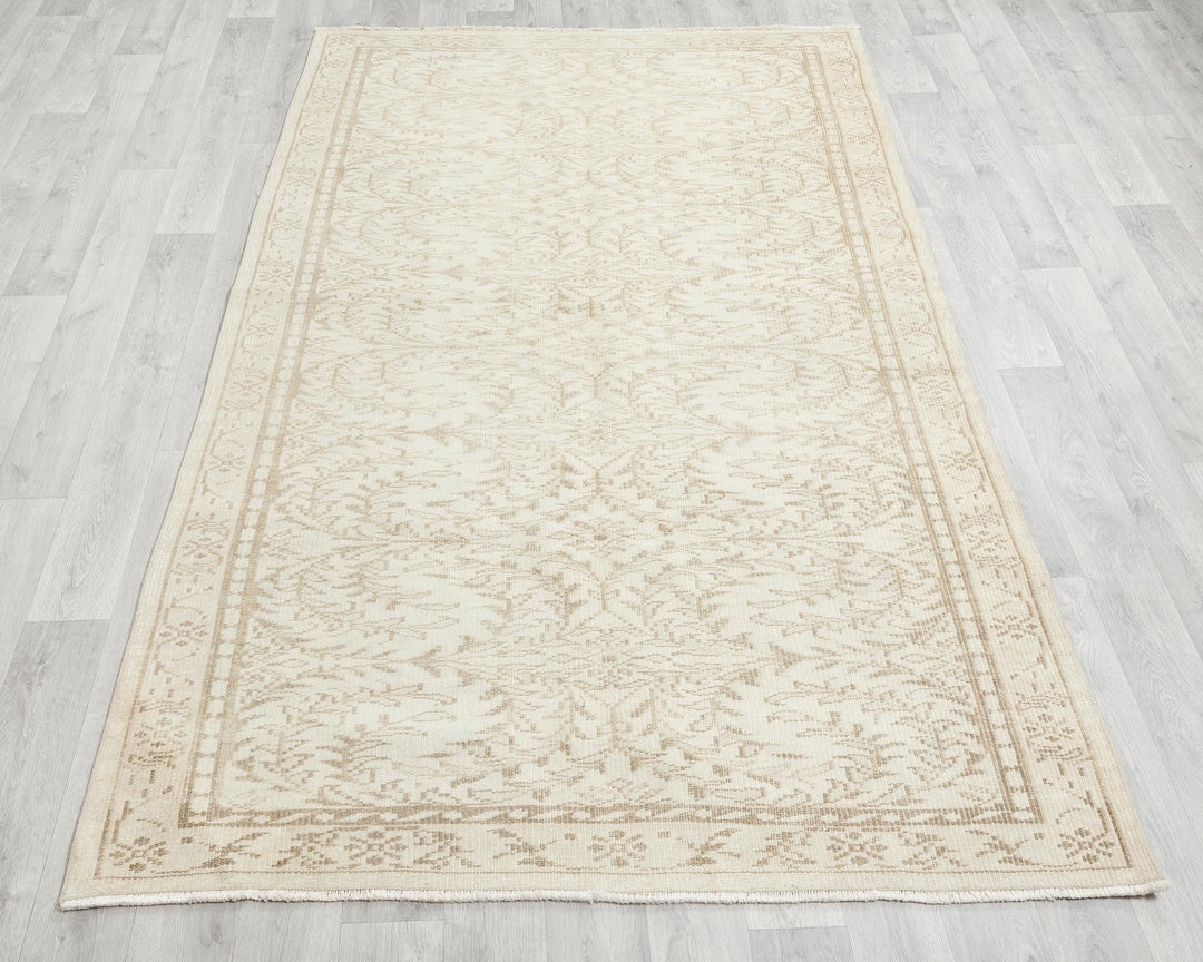 Beige Oushak Rug 4' 7" x 7' 7" | No. VR16893
