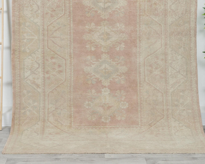 Beige Oushak Rug 5' 4" x 8' 1" | No. VR10921