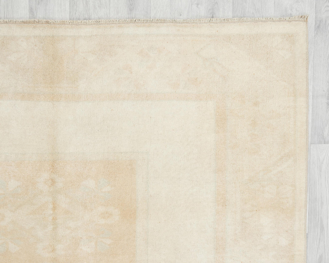 Beige Oushak Rug 5' 1" x 7' 8" | No. VR19004