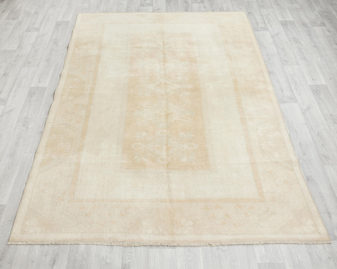 Beige Oushak Rug 5' 1" x 7' 8" | No. VR19004