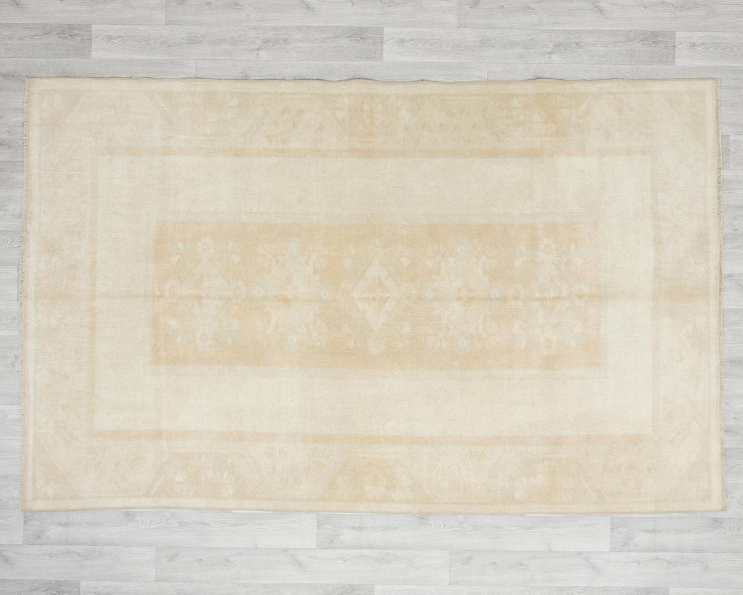 Beige Oushak Rug 5' 1" x 7' 8" | No. VR19004