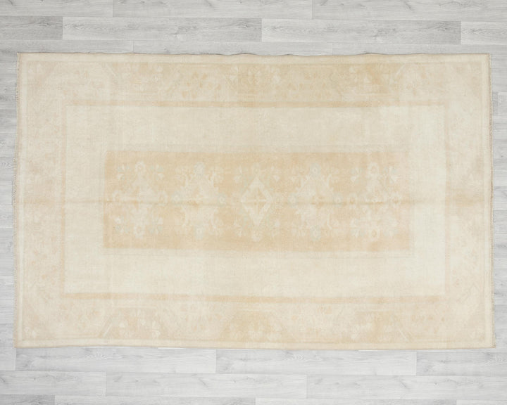 Beige Oushak Rug 5' 1" x 7' 8" | No. VR19004
