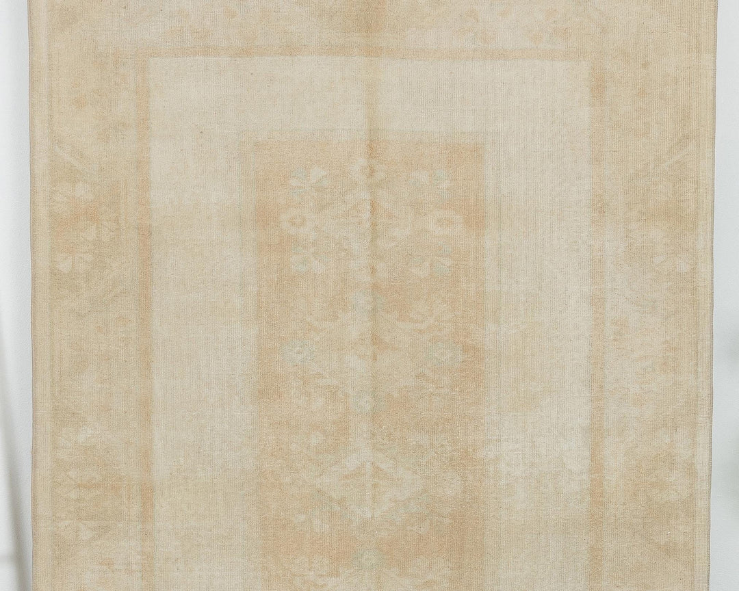 Beige Oushak Rug 5' 1" x 7' 8" | No. VR19004