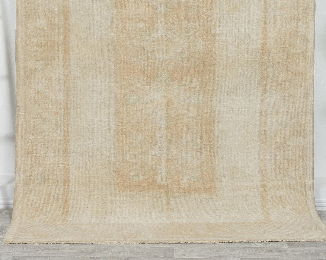 Beige Oushak Rug 5' 1" x 7' 8" | No. VR19004