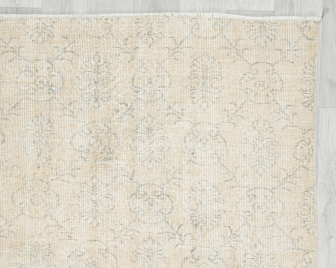 Beige Oushak Rug 7' 2" x 10' 7" | No. VR94229