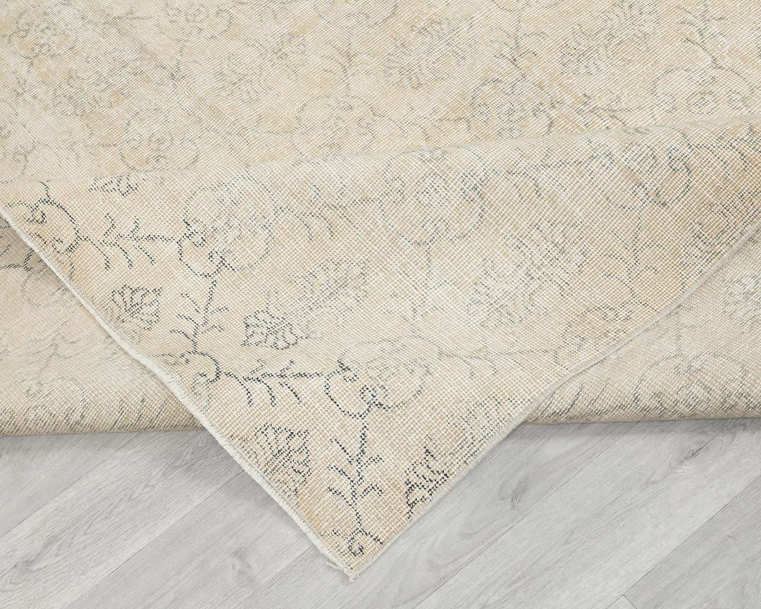 Beige Oushak Rug 7' 2" x 10' 7" | No. VR94229
