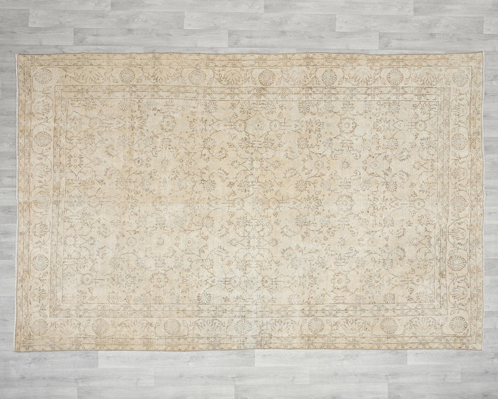 Beige Oushak Rug 6' 8" x 9' 11" | No. VR21598