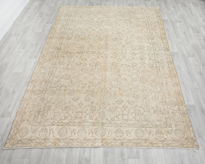 Beige Oushak Rug 6' 8" x 9' 11" | No. VR21598