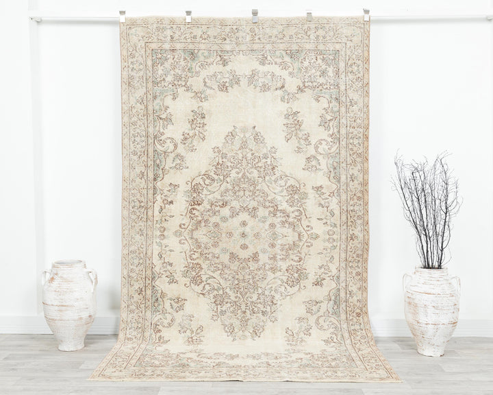 Beige Oushak Rug 8' 11" x 5' 4" | No. VR39429