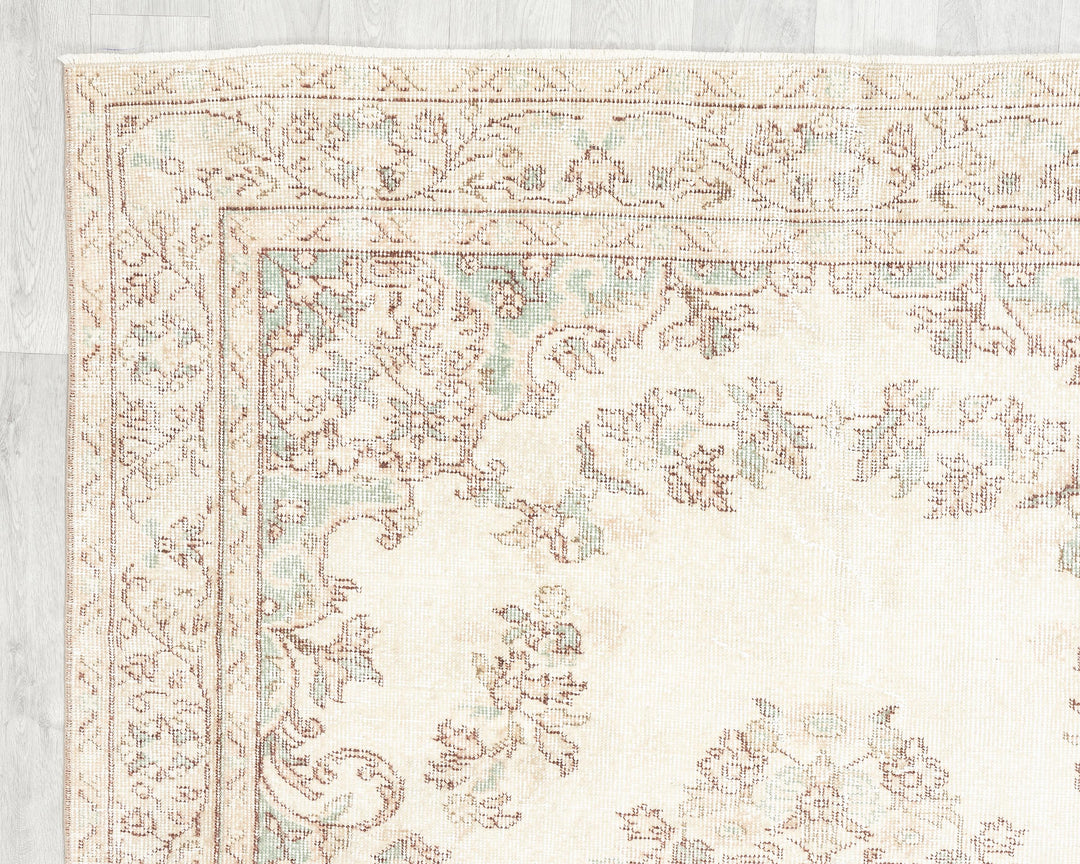 Beige Oushak Rug 8' 11" x 5' 4" | No. VR39429