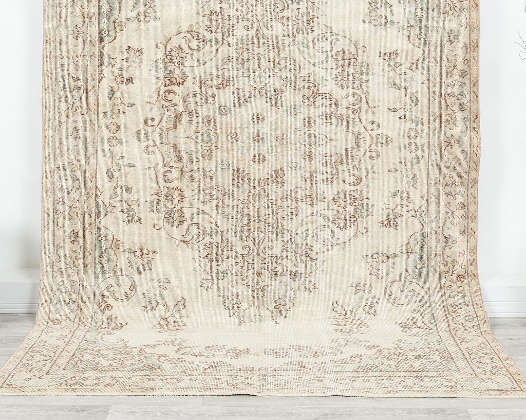 Beige Oushak Rug 8' 11" x 5' 4" | No. VR39429