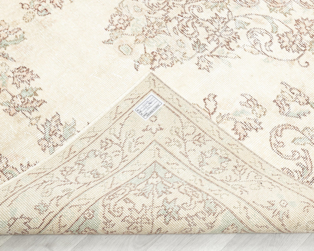 Beige Oushak Rug 8' 11" x 5' 4" | No. VR39429