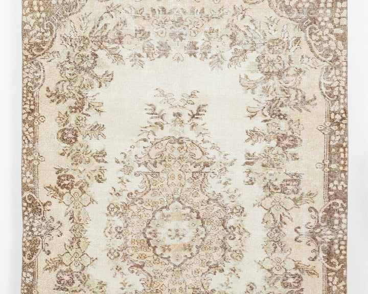 Beige Oushak Rug 8' 8" x 5' 5" | No. VR53581