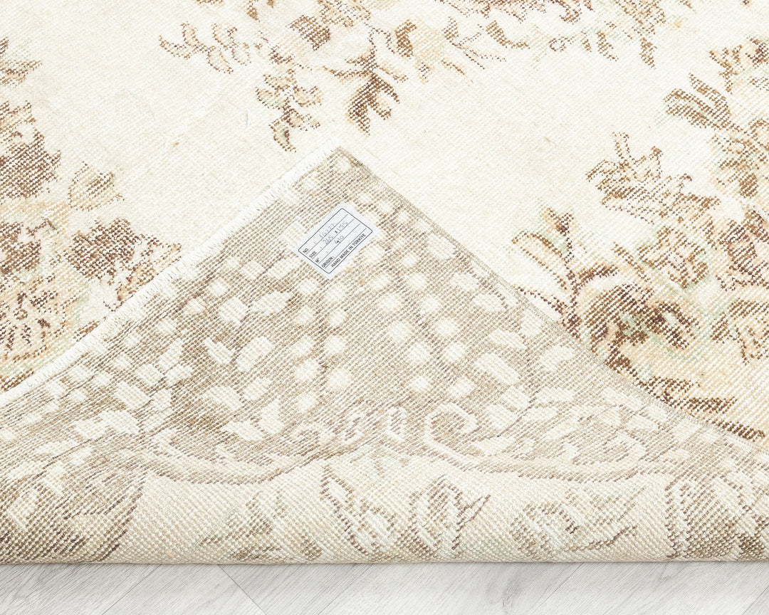 Beige Oushak Rug 8' 8" x 5' 5" | No. VR53581