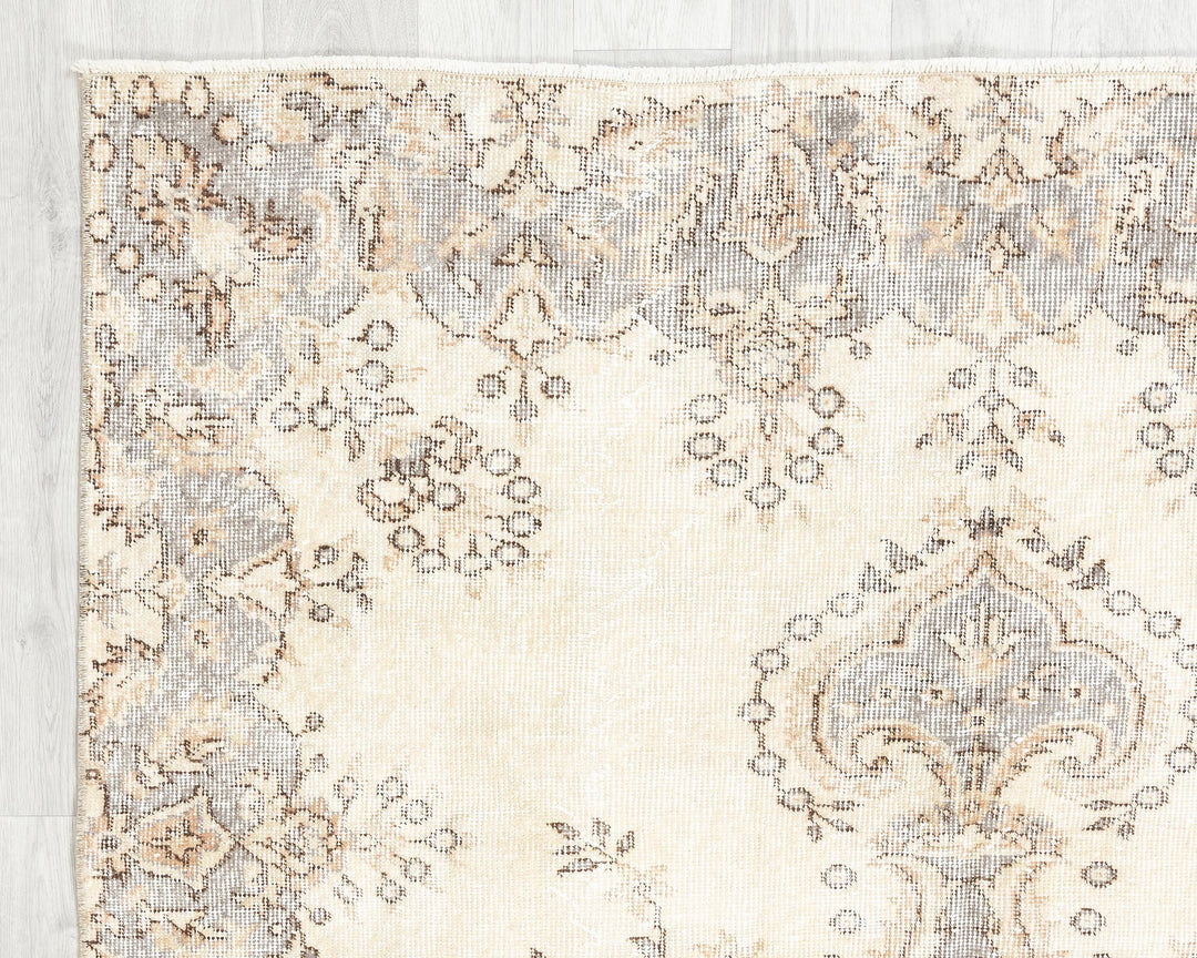 Beige Oushak Rug 8' 2" x 4' 11" | No. VR92834