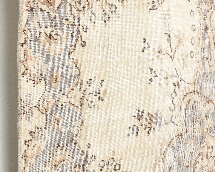Beige Oushak Rug 8' 2" x 4' 11" | No. VR92834