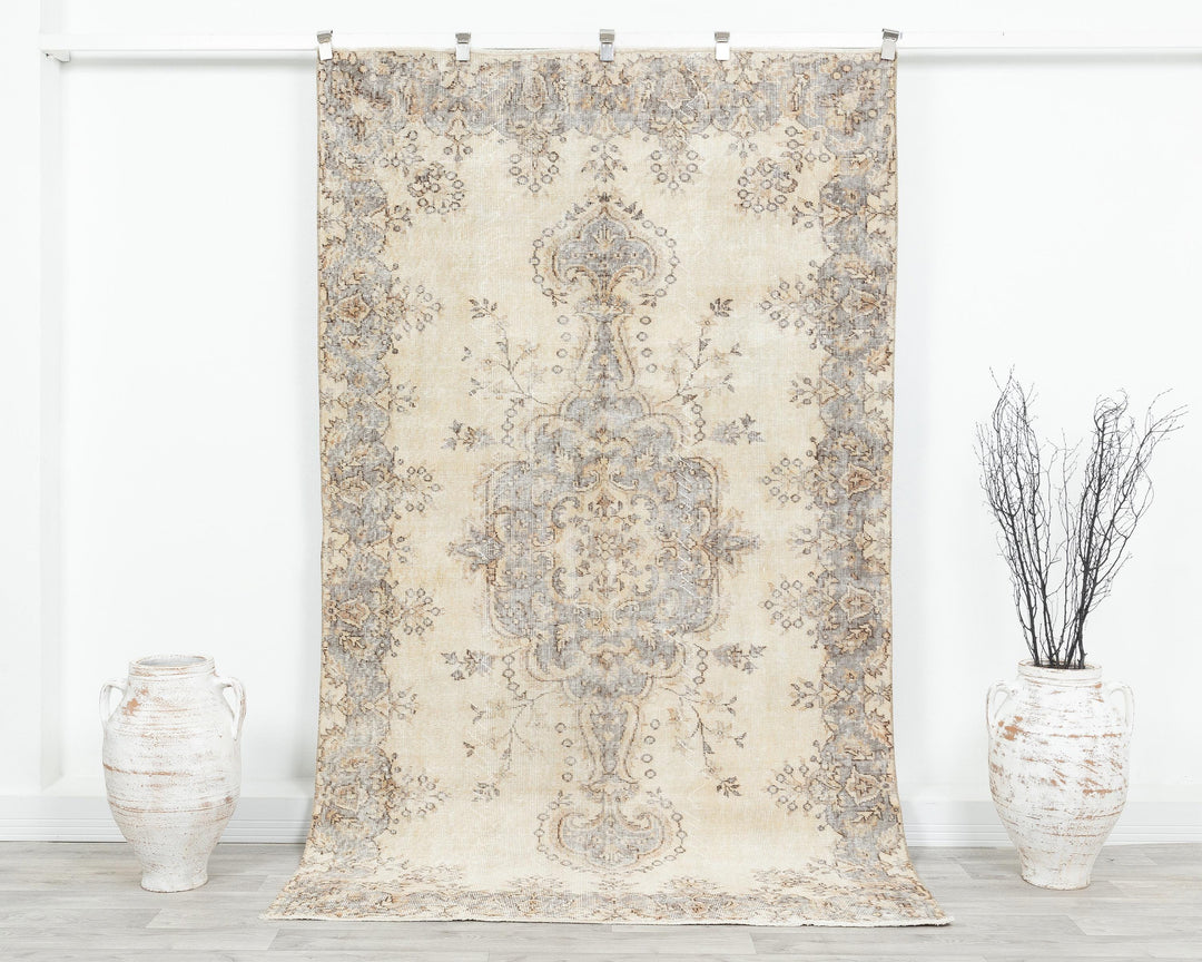 Beige Oushak Rug 8' 2" x 4' 11" | No. VR92834