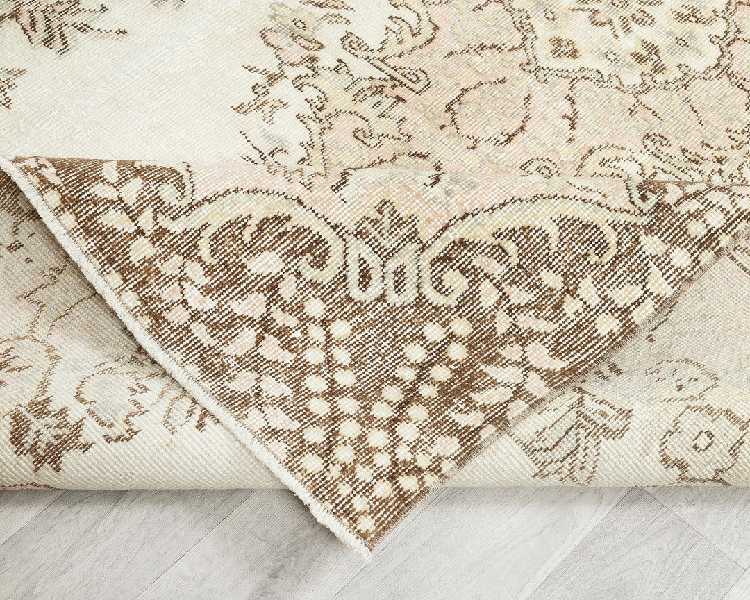 Neutral Oushak Rug 8' 6" x 5' 9" | No. VR90363