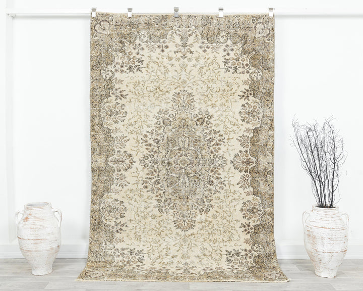 Beige Oushak Rug 7' 10" x 5' 1" | No. VR42687
