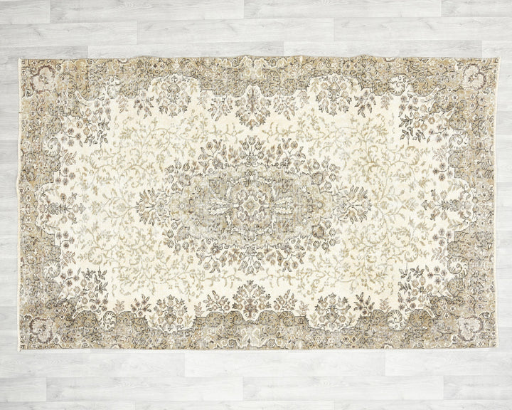 Beige Oushak Rug 7' 10" x 5' 1" | No. VR42687