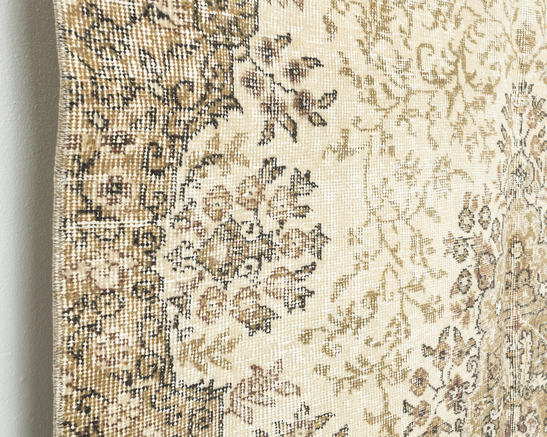 Beige Oushak Rug 7' 10" x 5' 1" | No. VR42687