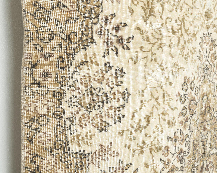 Beige Oushak Rug 7' 10" x 5' 1" | No. VR42687