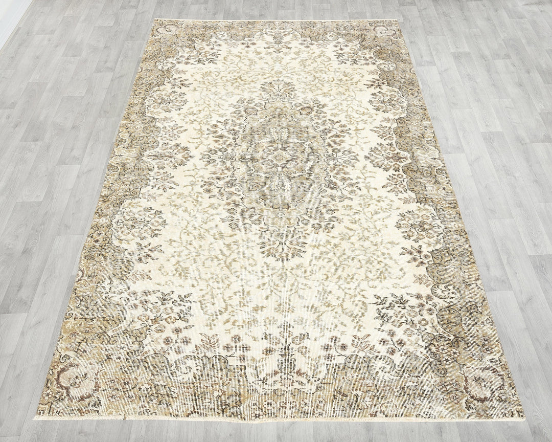 Beige Oushak Rug 7' 10" x 5' 1" | No. VR42687