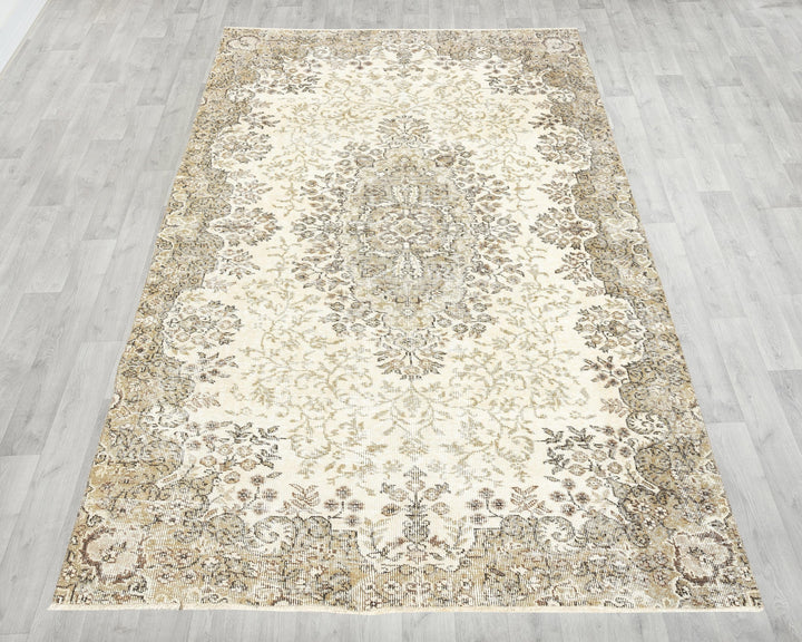 Beige Oushak Rug 7' 10" x 5' 1" | No. VR42687