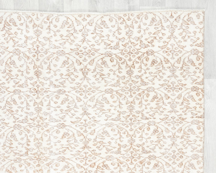 Beige Oushak Rug 8' 9" x 5' 3" | No. VR71165