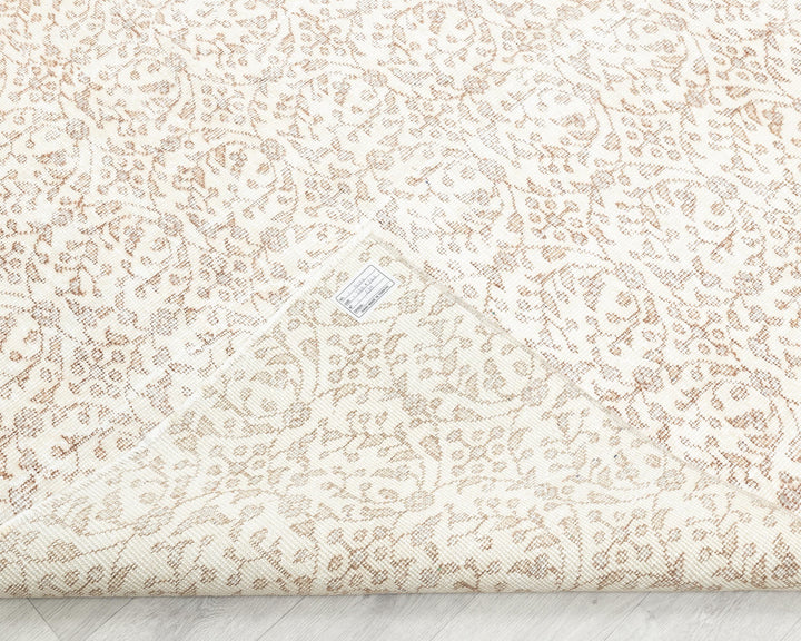Beige Oushak Rug 8' 9" x 5' 3" | No. VR71165