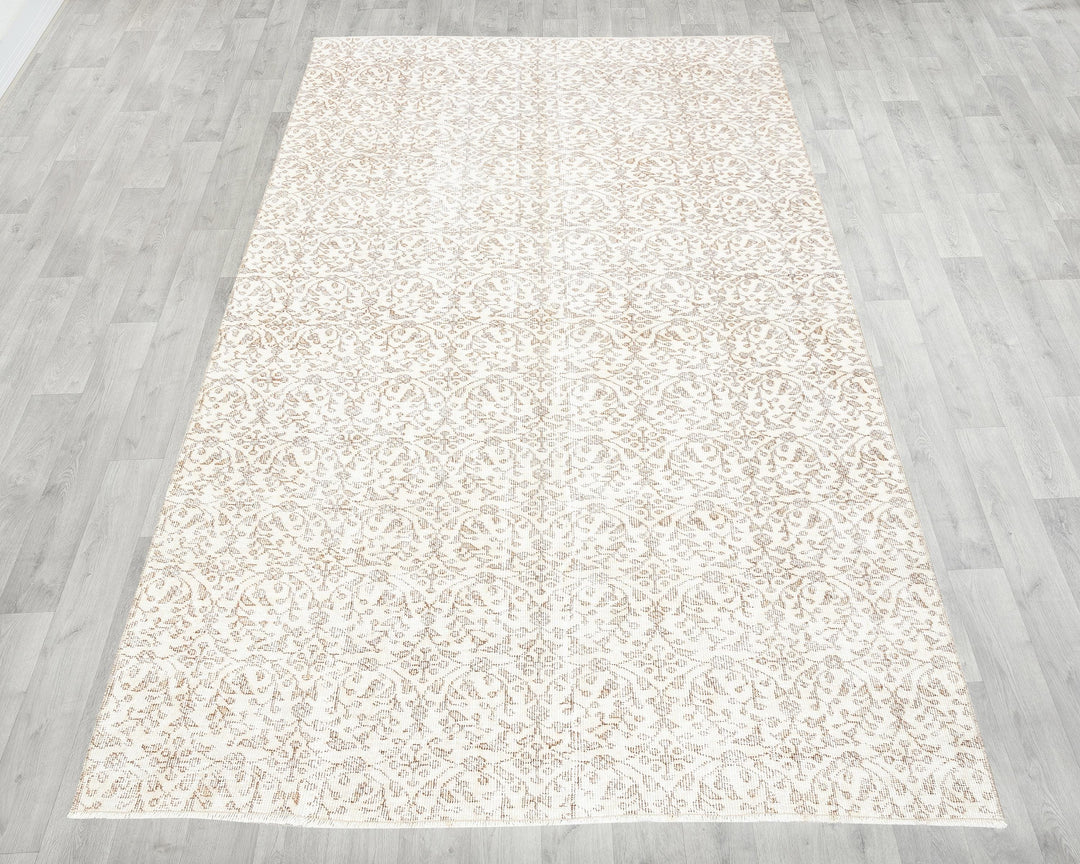 Beige Oushak Rug 8' 9" x 5' 3" | No. VR71165
