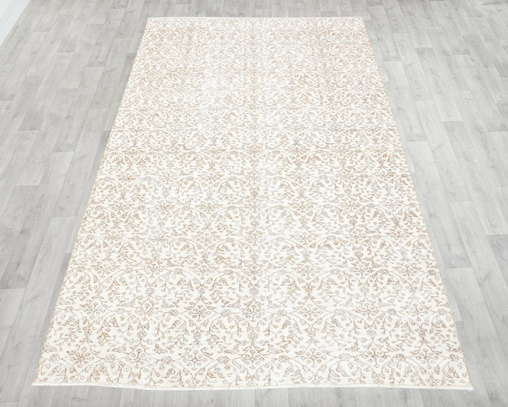 Beige Oushak Rug 8' 9" x 5' 3" | No. VR71165