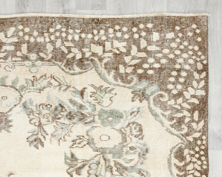 Beige Oushak Rug 6' 1" x 9' 2" | No. VR52551