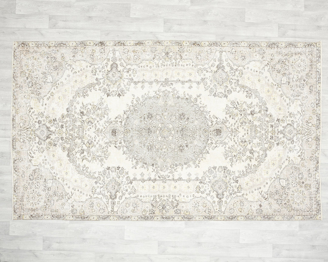 Beige Oushak Rug 5' 4" x 8' 10" | No. VR59275