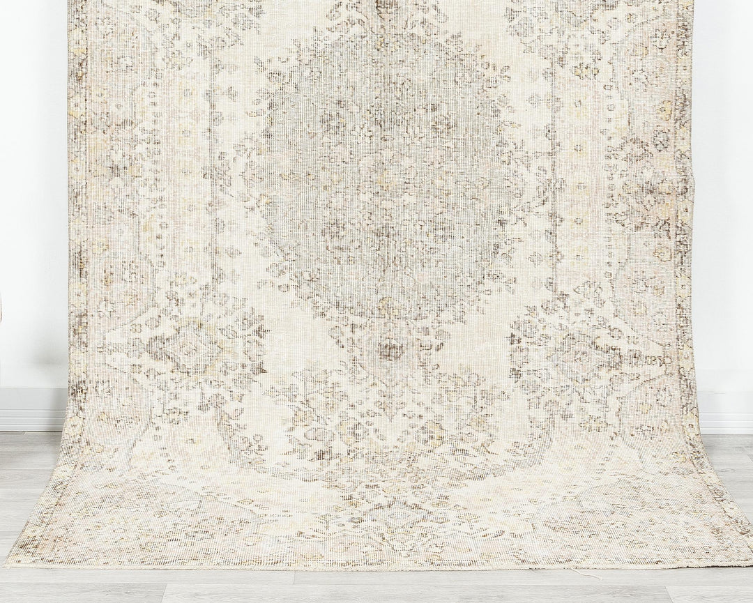 Beige Oushak Rug 5' 4" x 8' 10" | No. VR59275