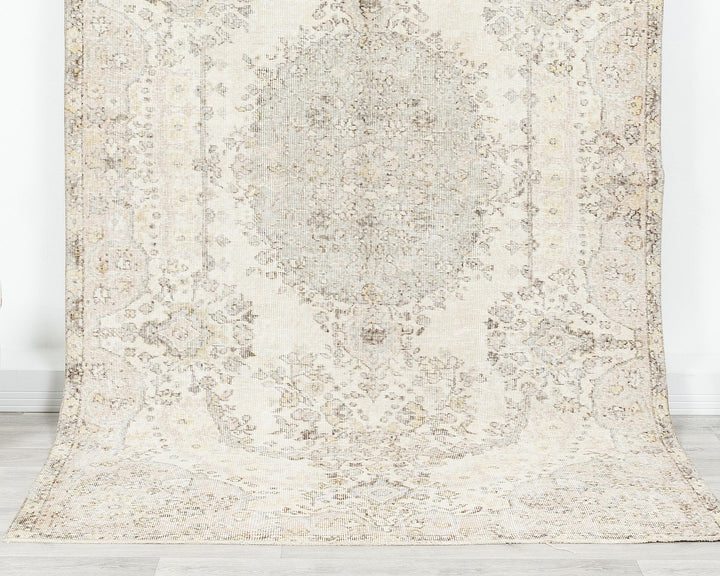 Beige Oushak Rug 5' 4" x 8' 10" | No. VR59275