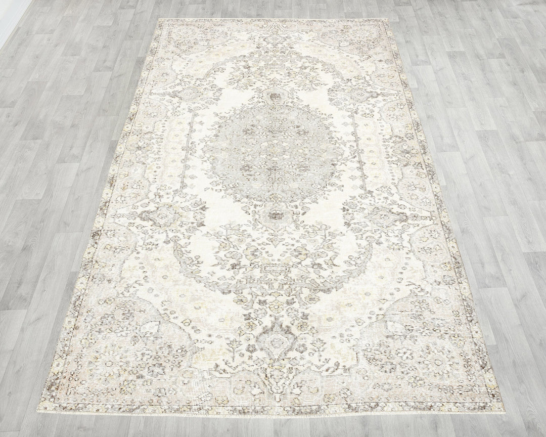 Beige Oushak Rug 5' 4" x 8' 10" | No. VR59275