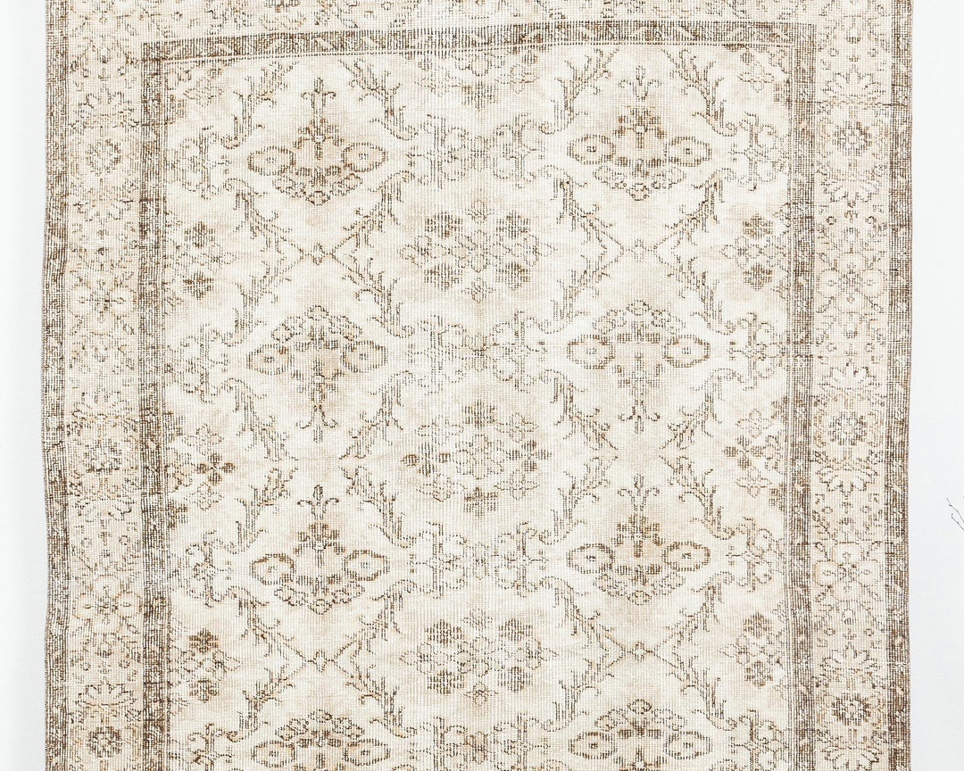 Beige Oushak Rug 4' 7" x 7' 8" | No. VR76260