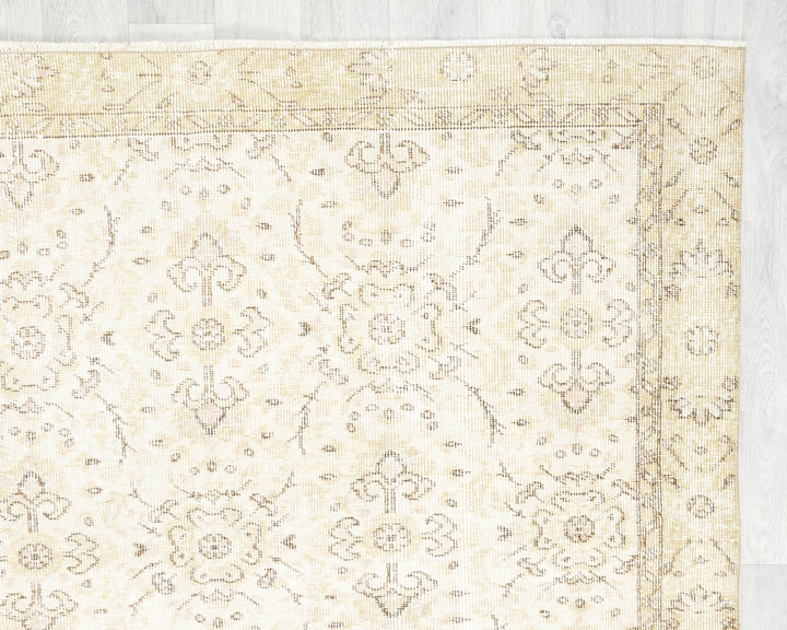 Beige Oushak Rug 5' 2" x 8' 8" | No. VR66783