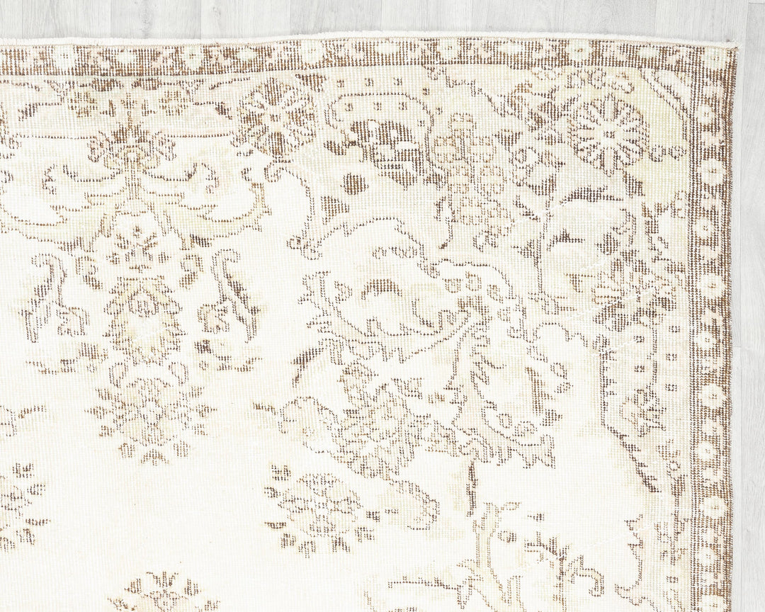 Beige Oushak Rug 5' 5" x 9' 2" | No. VR47740