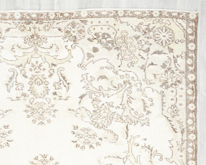 Beige Oushak Rug 5' 5" x 9' 2" | No. VR47740