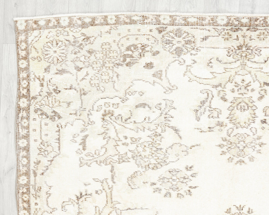Beige Oushak Rug 5' 5" x 9' 2" | No. VR47740