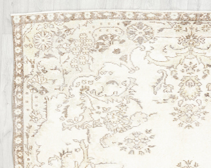 Beige Oushak Rug 5' 5" x 9' 2" | No. VR47740