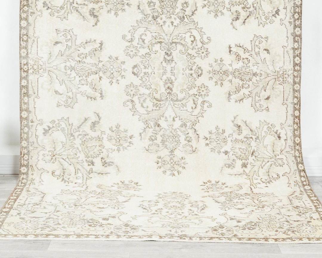 Beige Oushak Rug 5' 5" x 9' 2" | No. VR47740