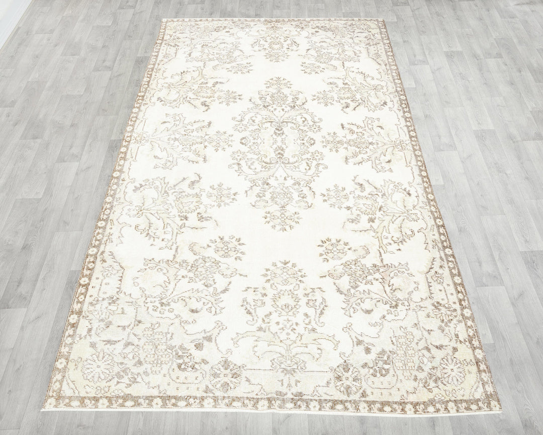 Beige Oushak Rug 5' 5" x 9' 2" | No. VR47740